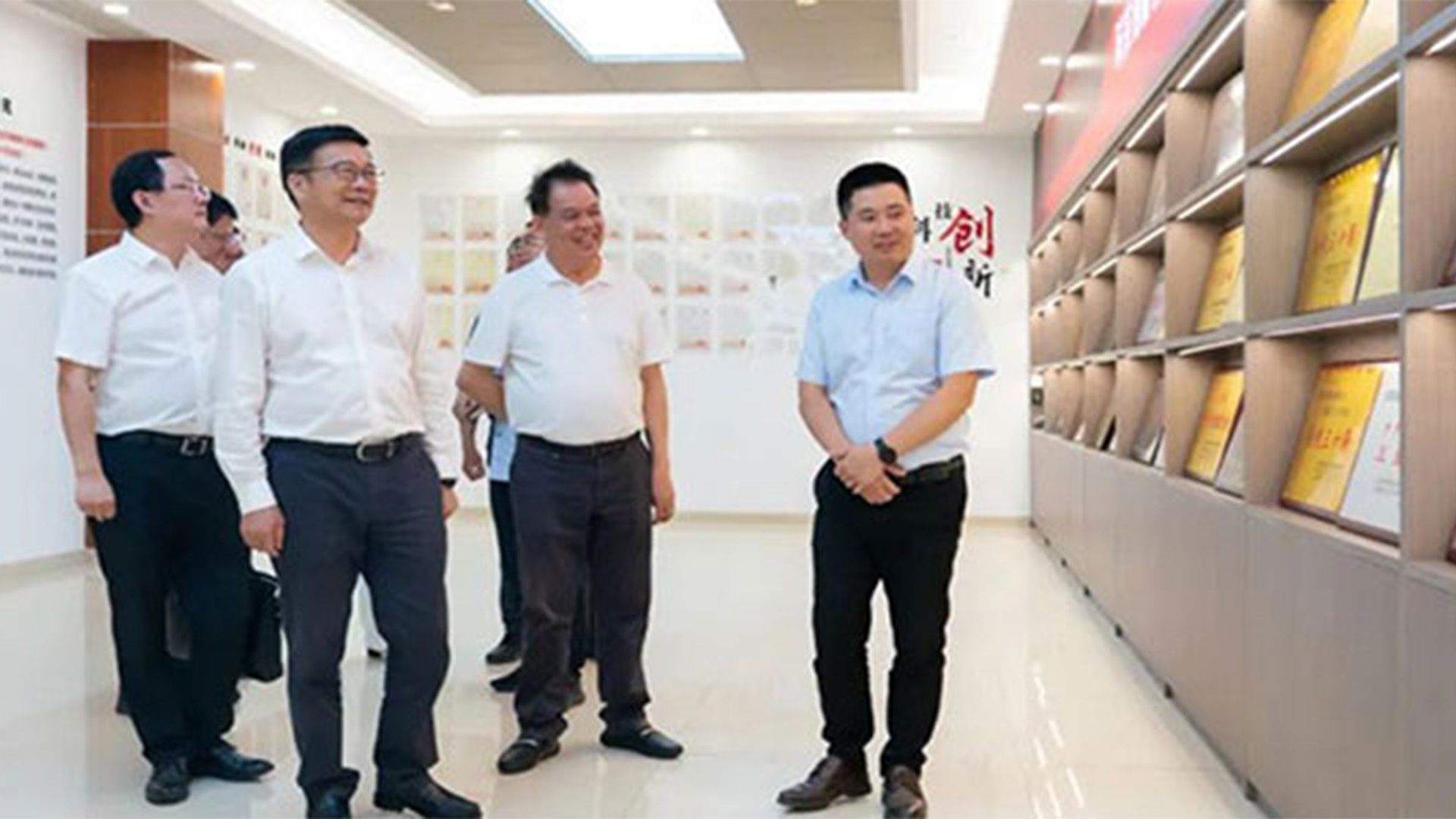 溫州灣新區(qū)黨工委書記、管委會主任周一富走訪浙江石化閥門有限公司